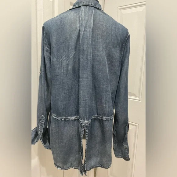 ☃️☃️ Cloth & Stone Women’s Buttoned Sleeves Pockets Longer Back Shirt, M - Picture 5 of 11
